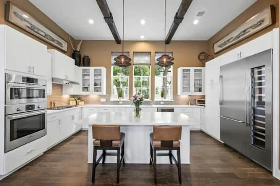 Luxe Townhome | 4bd 5ba  Elevator | 1 mile from DT