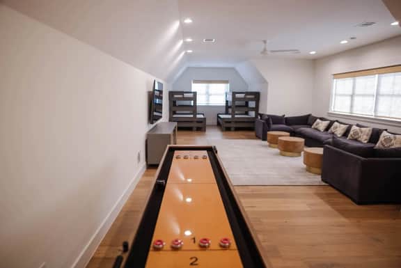Luxury Home Sleeps 20 Pool & Outdoor Entertainment