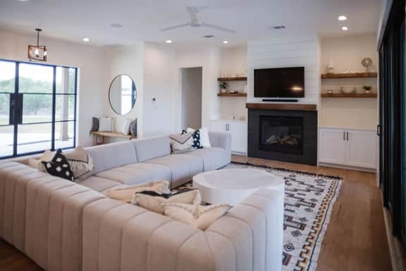 Luxury Home Sleeps 20 Pool & Outdoor Entertainment