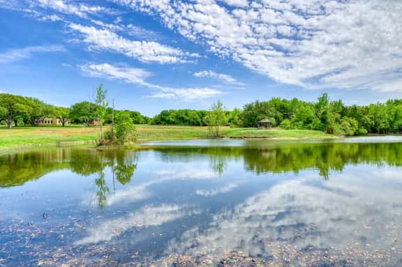 Private Retreat on 50 Acres of Countryside Bliss!