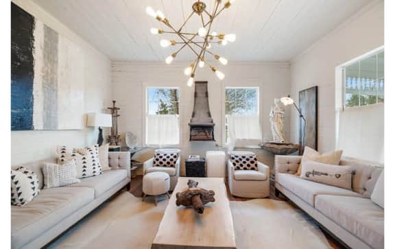 Round Top charm w/POOL and outdoor dining