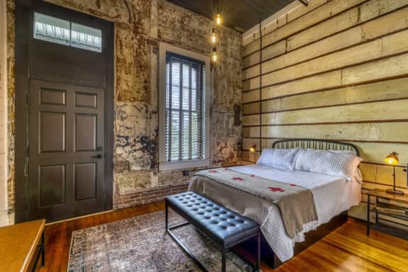 The downtown Brenham Schoolhouse Hotel, Suite 4 - Image 3