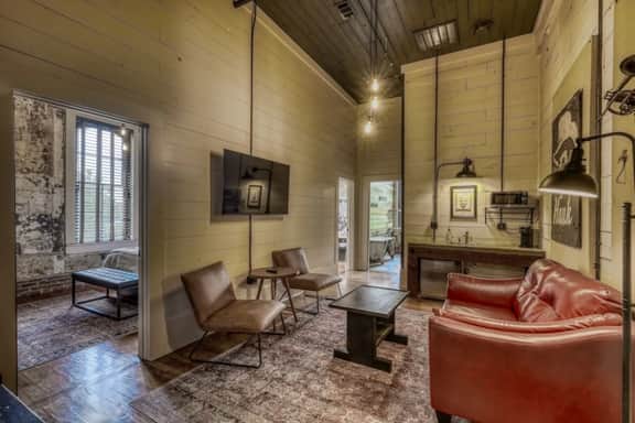 The downtown Brenham Schoolhouse Hotel, Suite 4 - Image 2