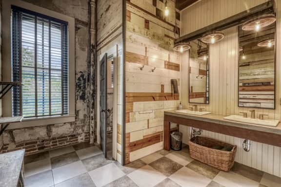 The downtown Brenham Schoolhouse Hotel, Suite 4 - Image 5