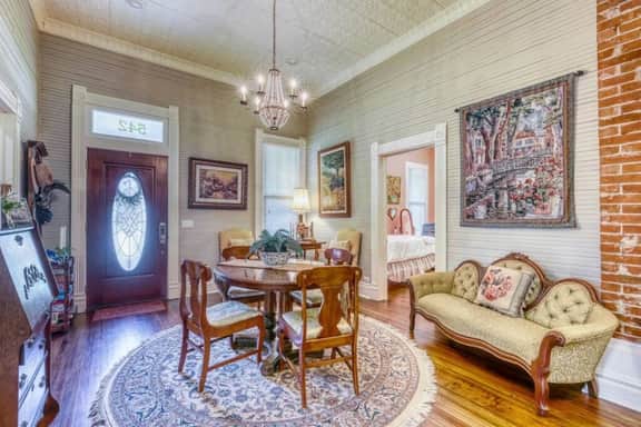 Downtown LaGrange Historic Home w/Jacuzzi - Image 3