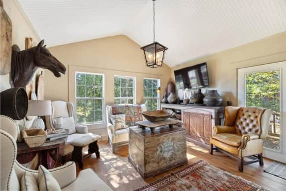 Designory Round Top home, scenic views & pond! - Image 4