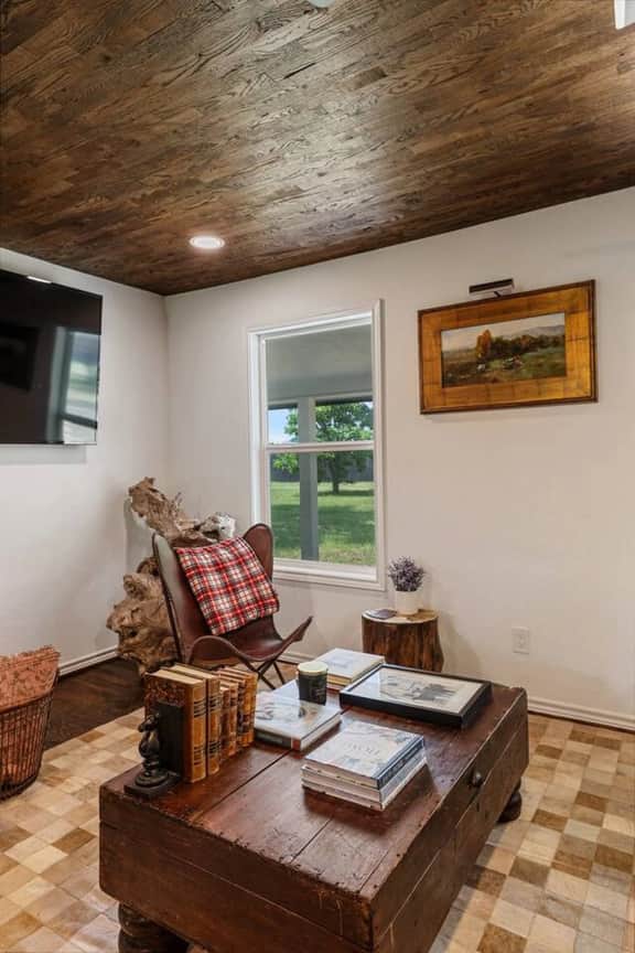 Hamton Farm Cottage: Serene Fayetteville Retreat - Image 4