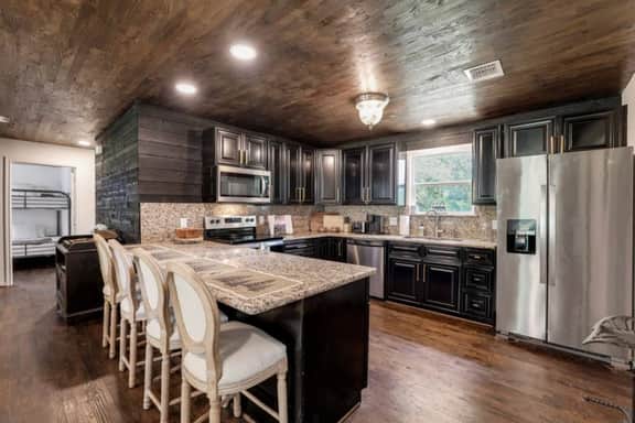 Hamton Farm Cottage: Serene Fayetteville Retreat - Image 5