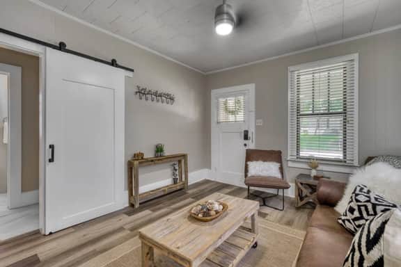 Cute & KOZE, walking distance to downtown Brenham! - Image 5