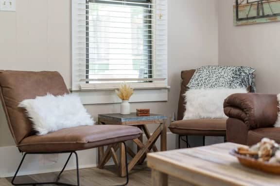 Cute & KOZE, walking distance to downtown Brenham! - Image 2