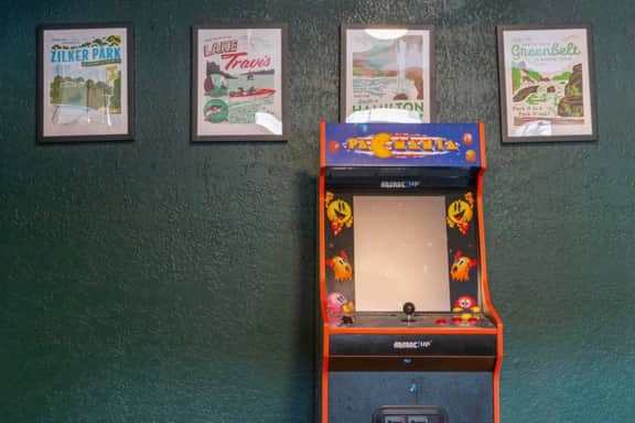 Zilker Loft | Theater | Game Room | Sleeps 14! - Image 4