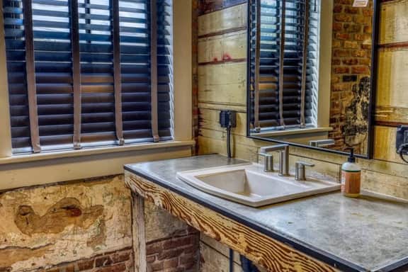 The downtown Brenham Schoolhouse Hotel, Room A - Image 5