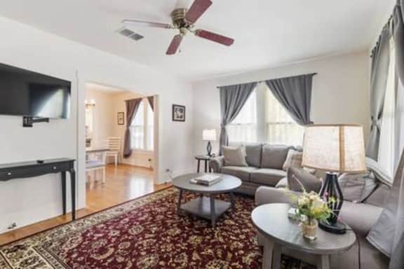Quiet & clean, minutes from downtown Brenham! - Image 4