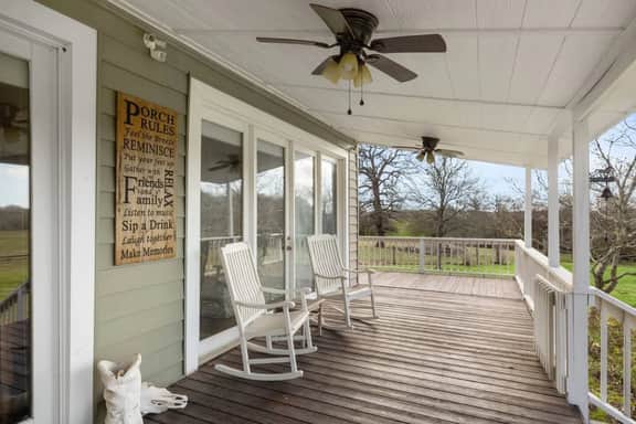 Cozy Ranch Home mins to Brenham & Round Top! - Image 4