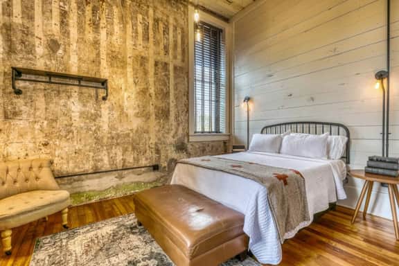 The downtown Brenham Schoolhouse Hotel, Suite 1 - Image 4