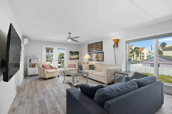 110 E Huisache St - Image 3