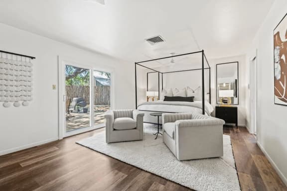 Baron's Creek Headquarters | Sleeps 12 | Hot Tub