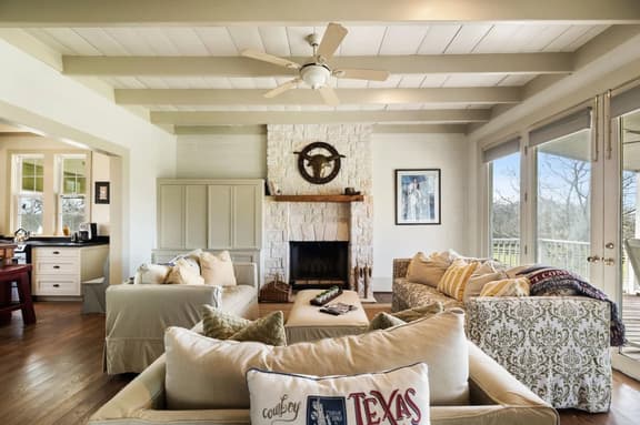 Cozy Ranch Home minutes from Brenham, Bellville, Round Top!