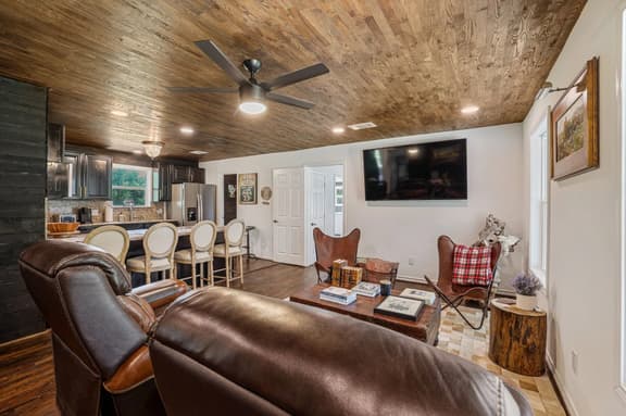 Fayetteville & Round Top, serene country cottage!!