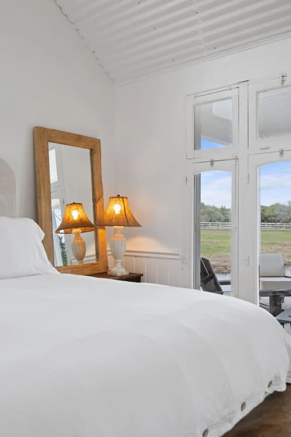 Lakefront Charm: Your Perfect Getaway in Round Top