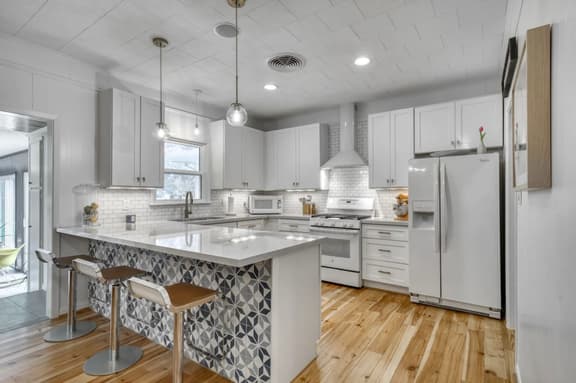 Trendy & Posh! Your smalltown retreat awaits!