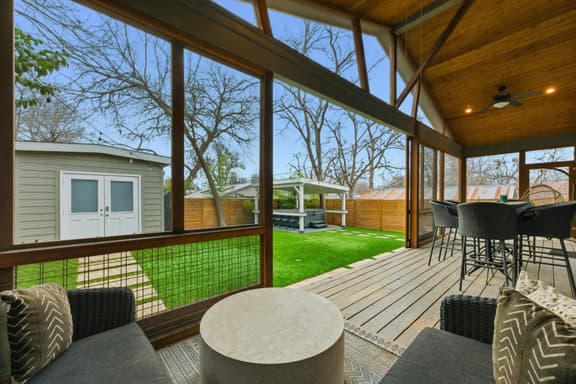 Zilker Retreat w/ Downtown Views |Walk to Zilker
